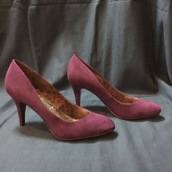 Ladies size 7.5M PURPLE suede dress shoes - Picture 3 of 5